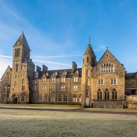 The Caledonian 3 Bedroom Self Catering Apartment In Historic Abbey フォート・オーガスタス エクステリア 写真