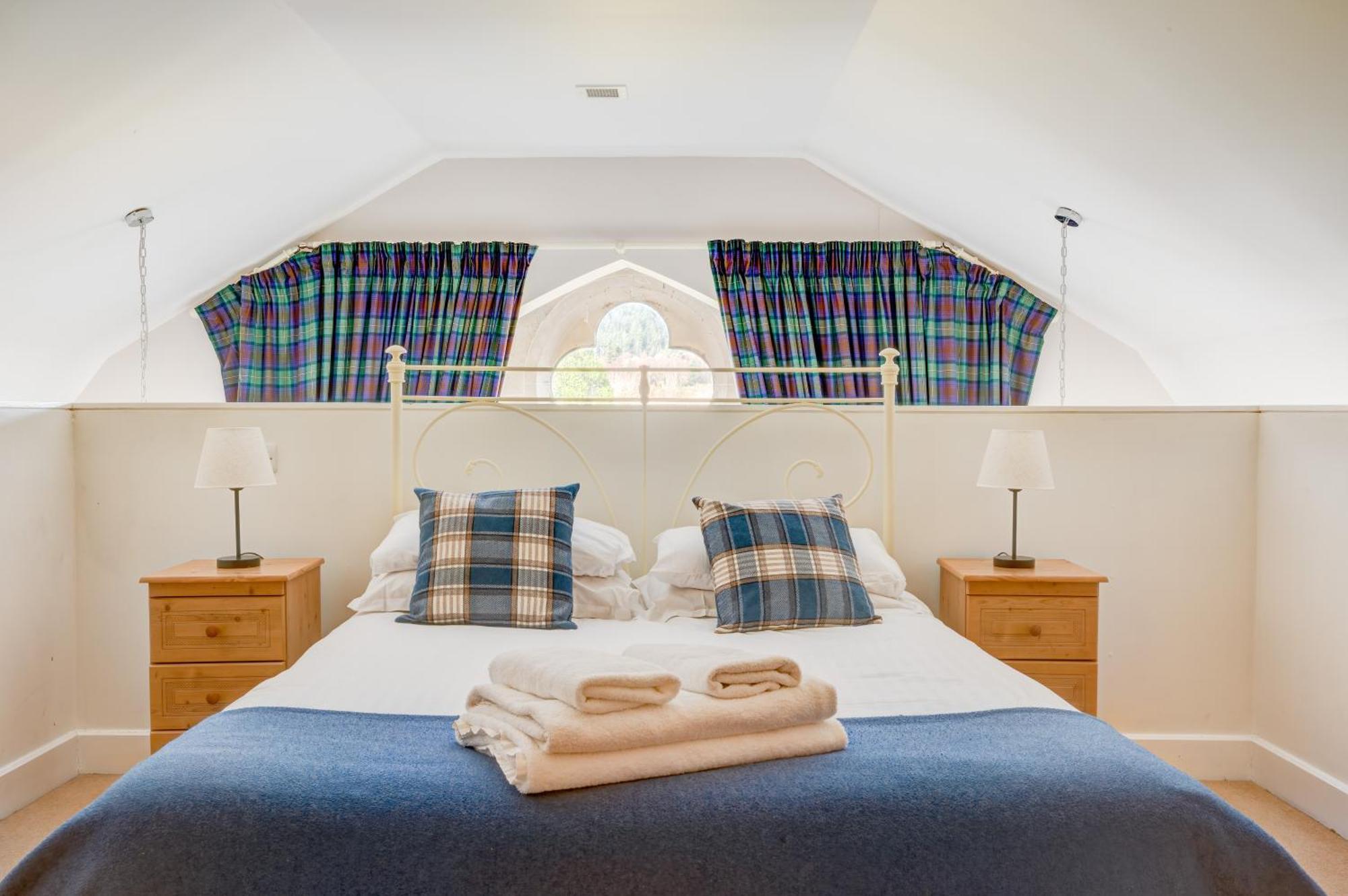 The Caledonian 3 Bedroom Self Catering Apartment In Historic Abbey フォート・オーガスタス エクステリア 写真