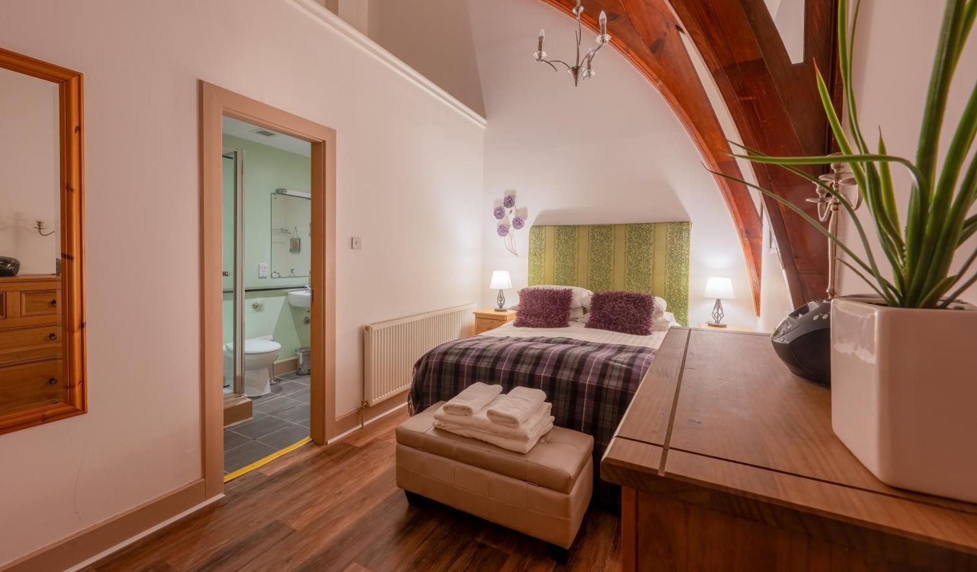 The Caledonian 3 Bedroom Self Catering Apartment In Historic Abbey フォート・オーガスタス エクステリア 写真