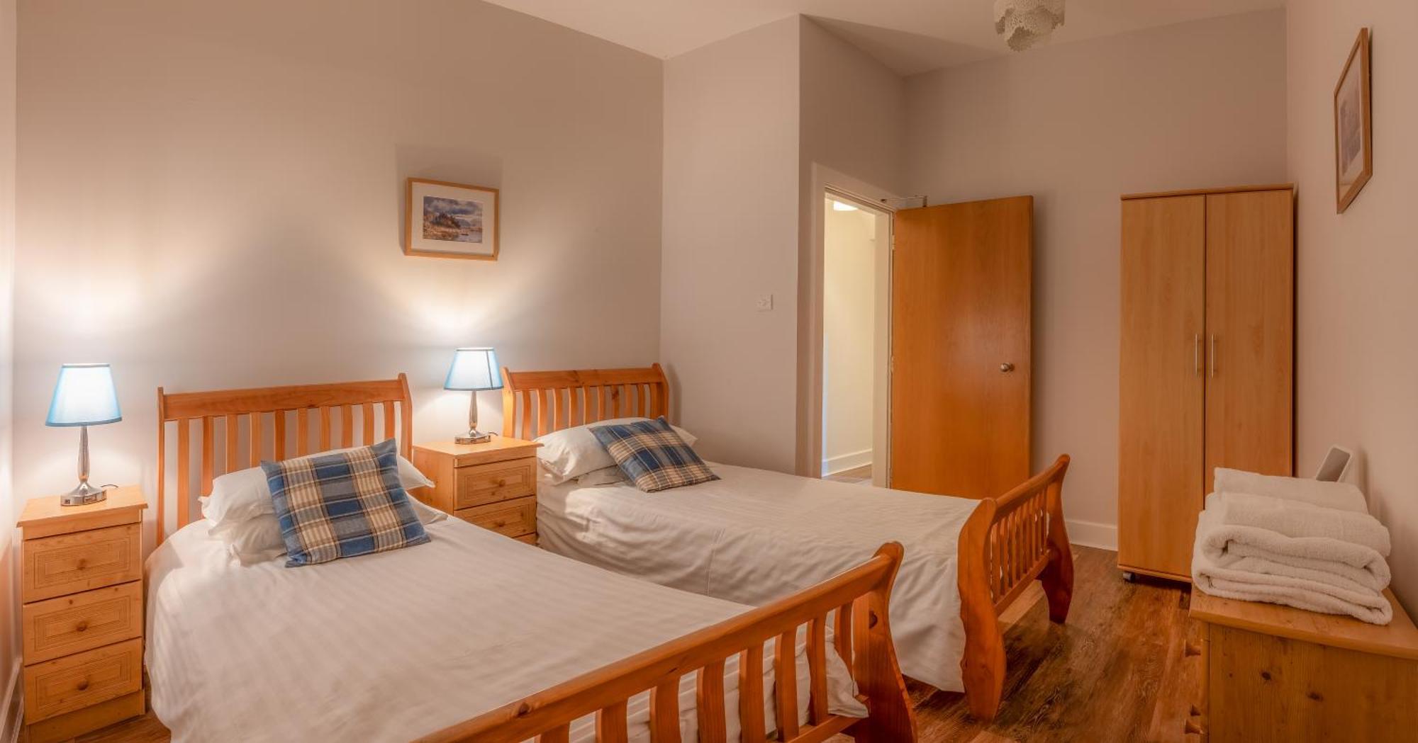 The Caledonian 3 Bedroom Self Catering Apartment In Historic Abbey フォート・オーガスタス エクステリア 写真
